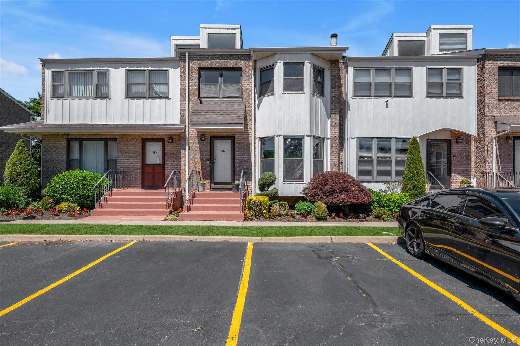 14 Vanderbilt Way, Unit 14 Valley Stream, NY 11581 - Photo 1 of 16