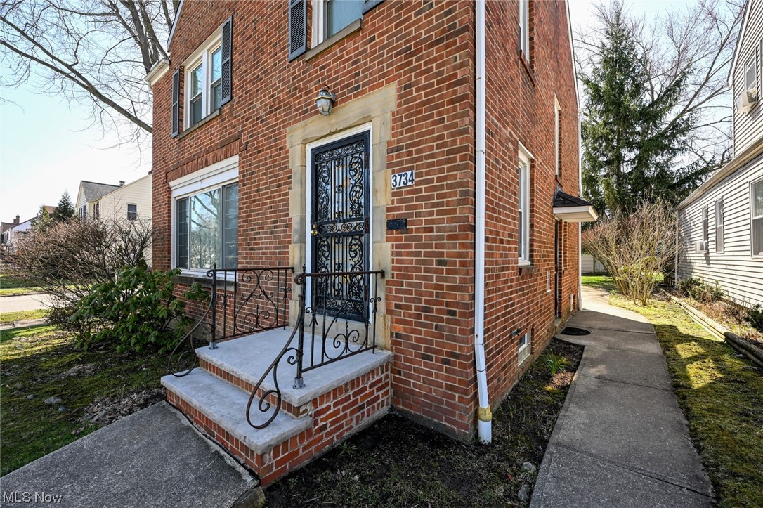 3734 Silsby Road Cleveland, OH 44118 - Photo 2 of 35 Gallery Image 2