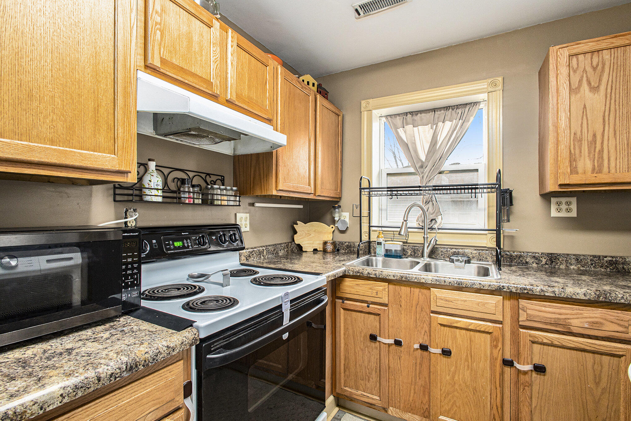 9784 North Ahlgrim Street Demotte, IN 46310 - Photo 12 of 18 2038x1359