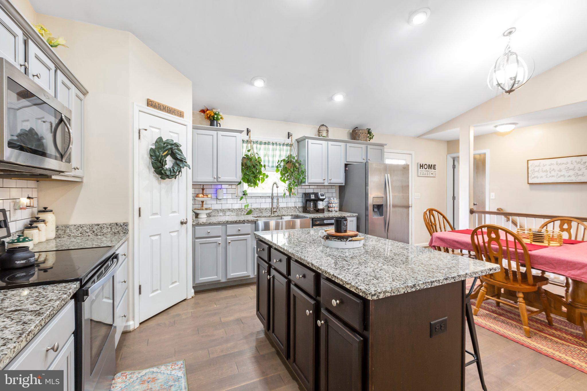 2906 Minor Road Bumpass, VA 23024 - Photo 13 of 48 Granite countertops