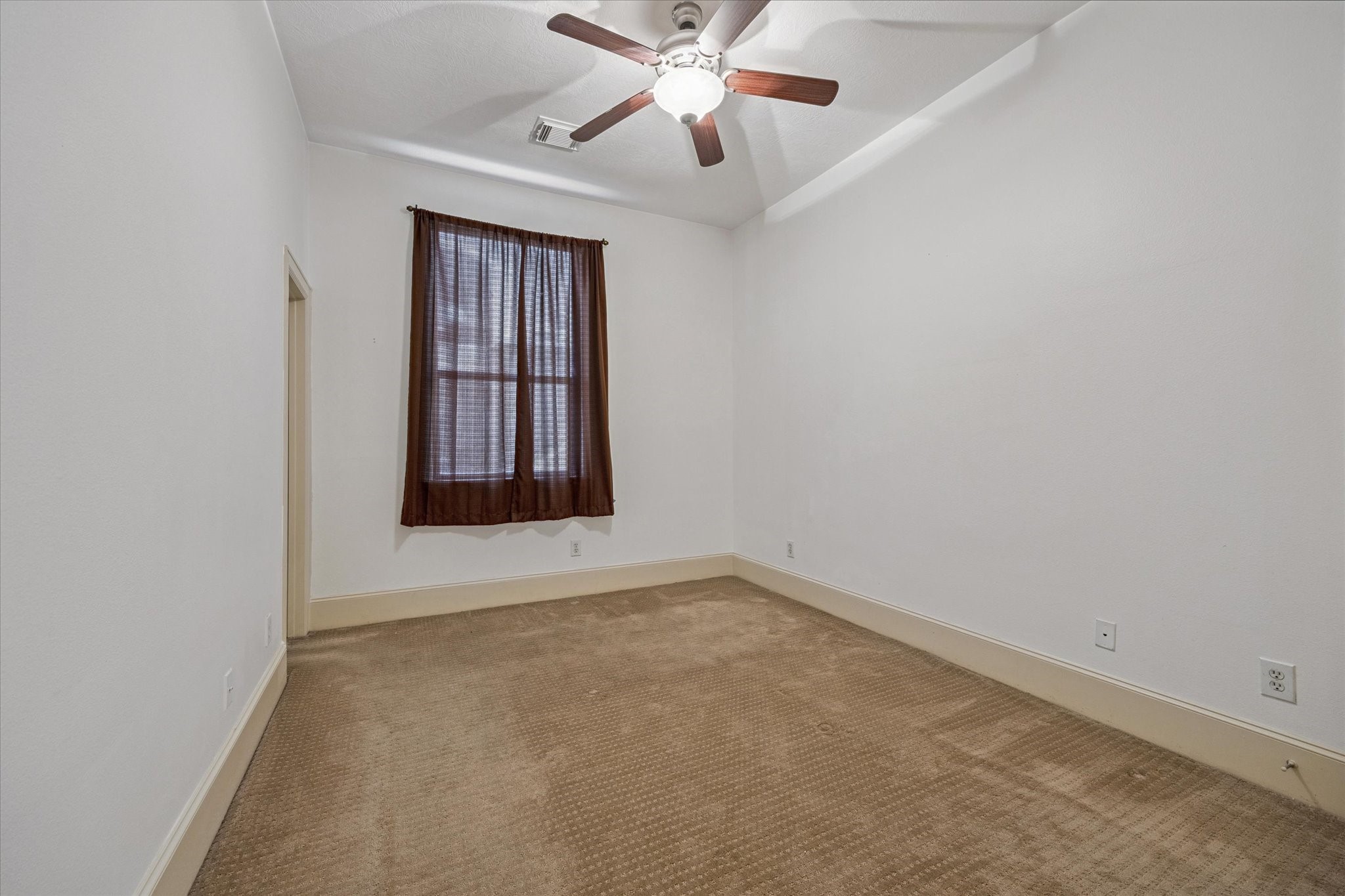 2803 Chartres Street Houston, TX 77004 - Photo 15 of 22 an empty room with windows and fan