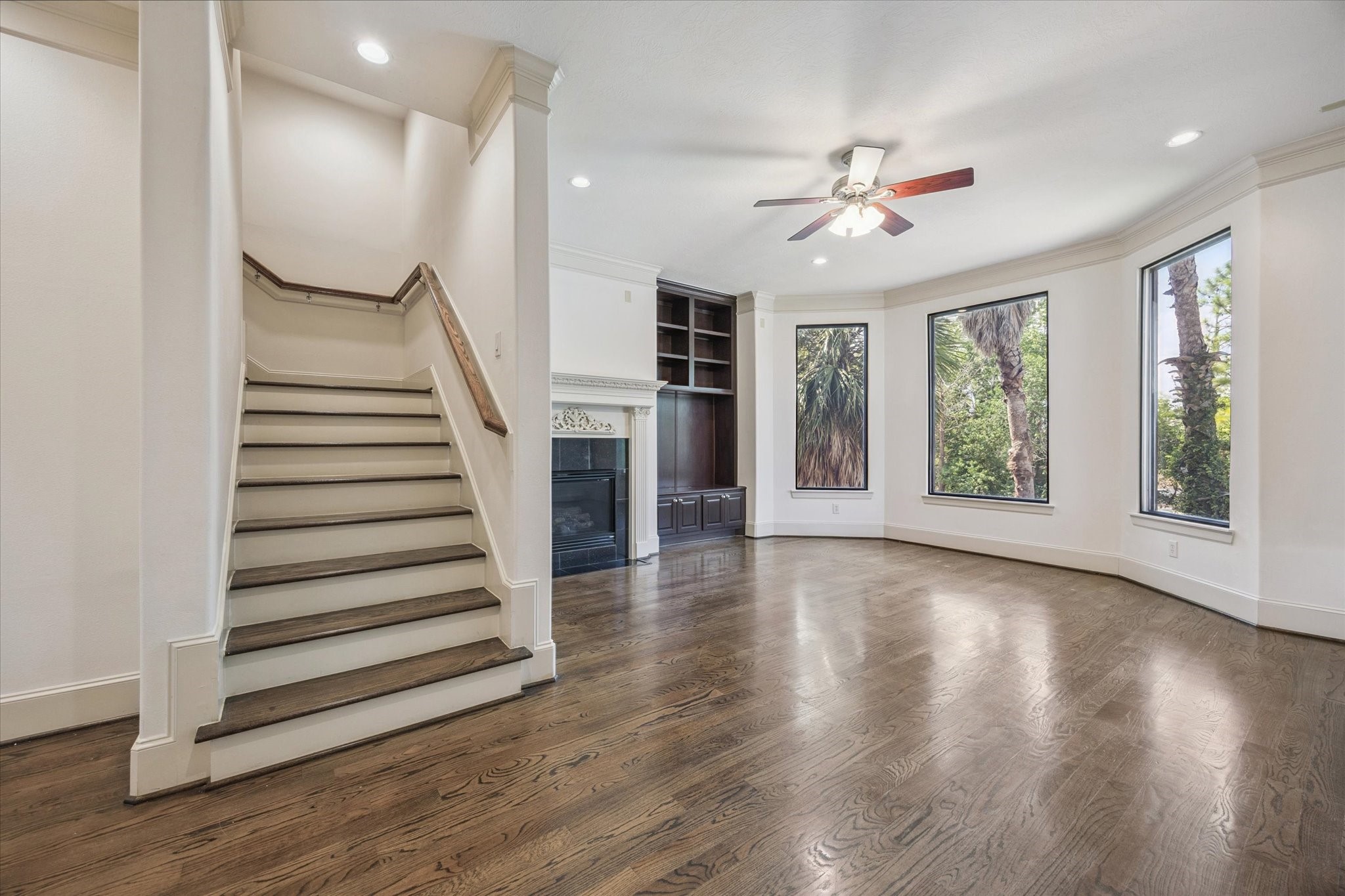 2803 Chartres Street Houston, TX 77004 - Photo 10 of 22 an entryway in a hall with a window and wooden floor