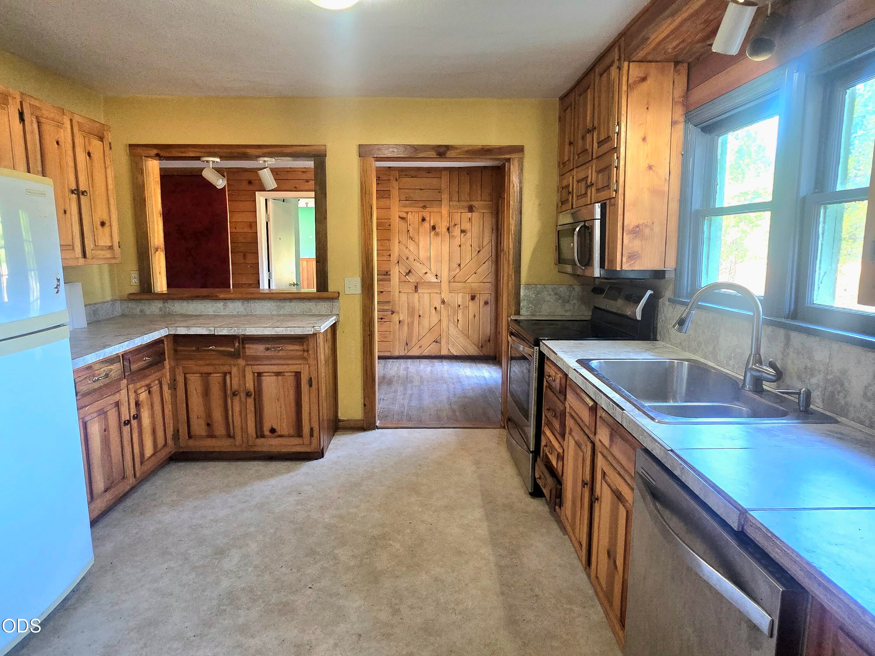 4490 Holland Loop Road Cave Junction, OR 97523 - Photo 9 of 40 Gallery Image 9