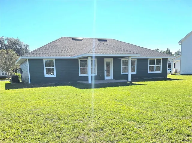 a view of a house with a yard