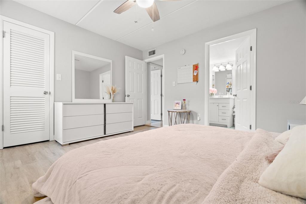 107 South Obrien Street, Unit 217 Tampa, FL 33609 - Photo 14 of 39 a large white bed in a white room