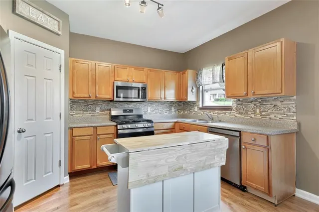 $569,999 | 410 Blackwood Lane, Suwanee, GA 30024