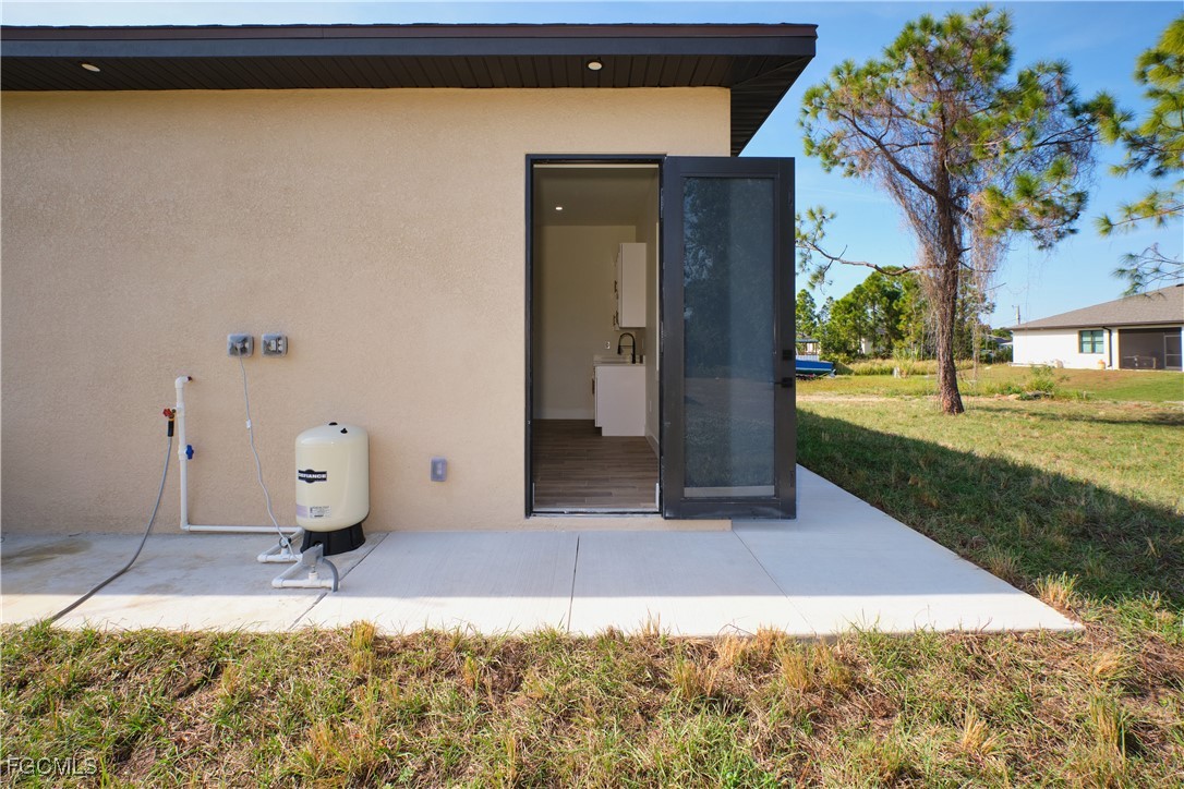 3804 6th Street Southwest Lehigh Acres, FL 33976 - Photo 27 of 45 a view of a house with backyard and garden