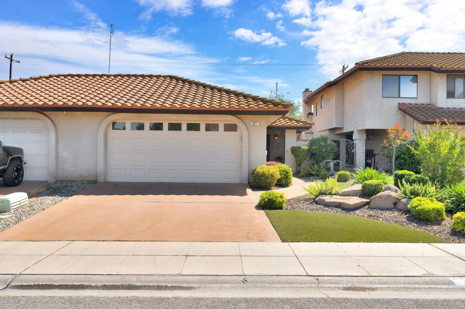 917 Valley Way Madera, CA 93637 - Photo 1 of 29