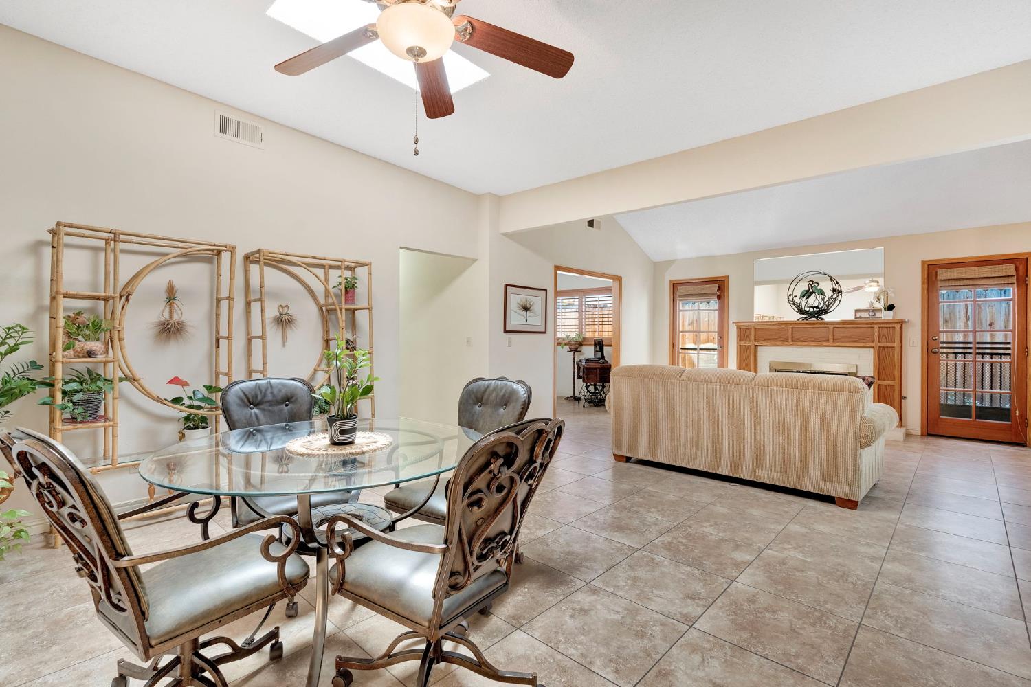 917 Valley Way Madera, CA 93637 - Photo 12 of 29