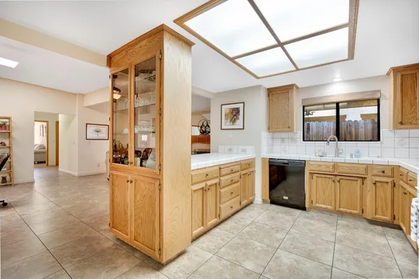 $329,900 | 917 Valley Way, Madera, CA 93637