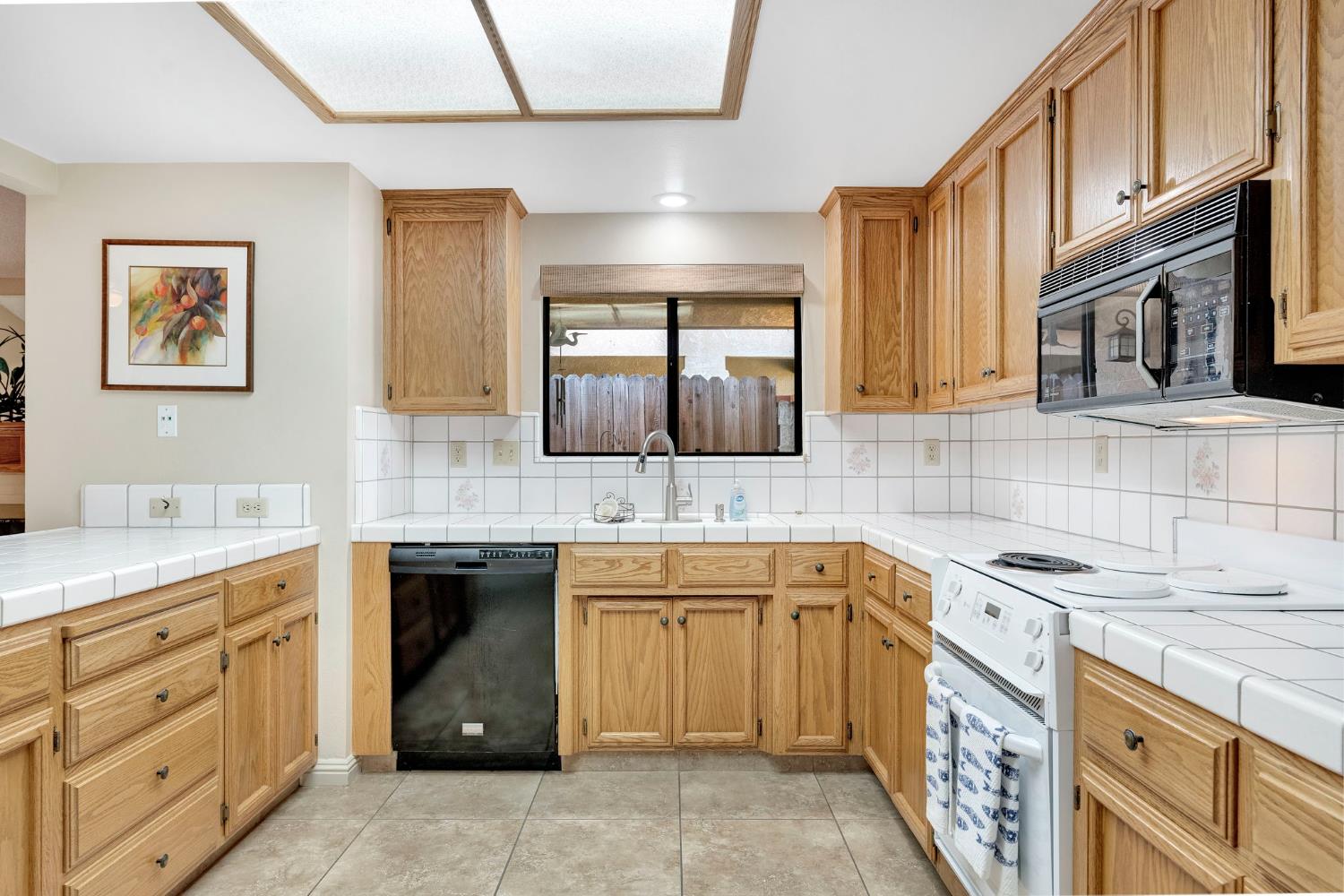 917 Valley Way Madera, CA 93637 - Photo 15 of 29