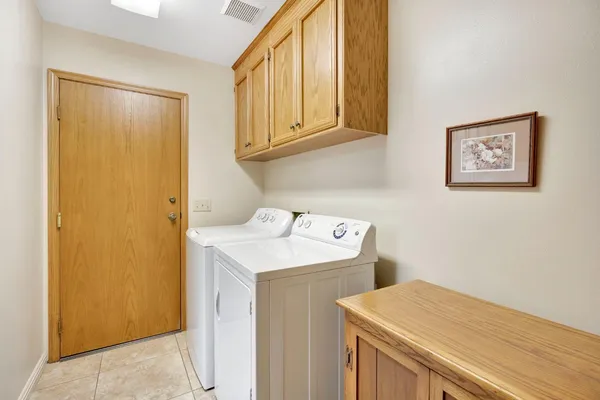 $329,900 | 917 Valley Way, Madera, CA 93637