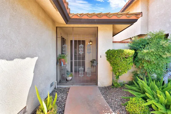 $329,900 | 917 Valley Way, Madera, CA 93637