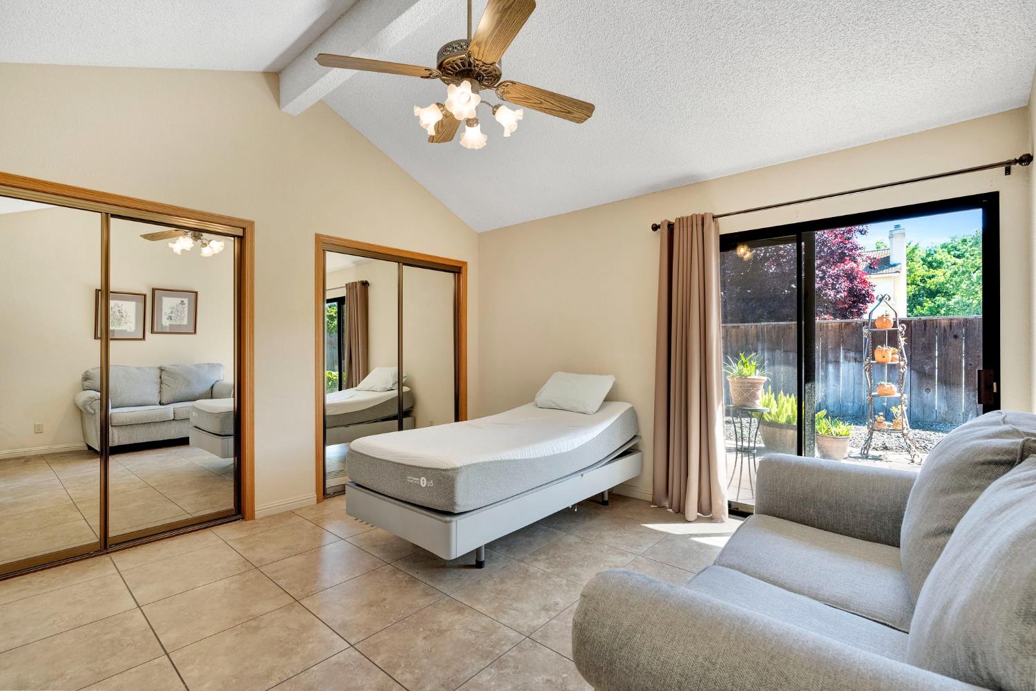 917 Valley Way Madera, CA 93637 - Photo 23 of 29 Primary Bedroom