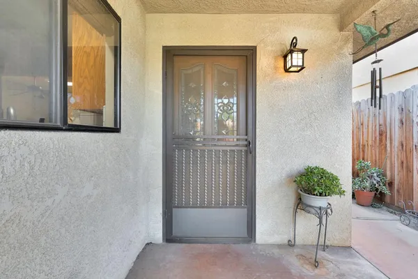 $329,900 | 917 Valley Way, Madera, CA 93637