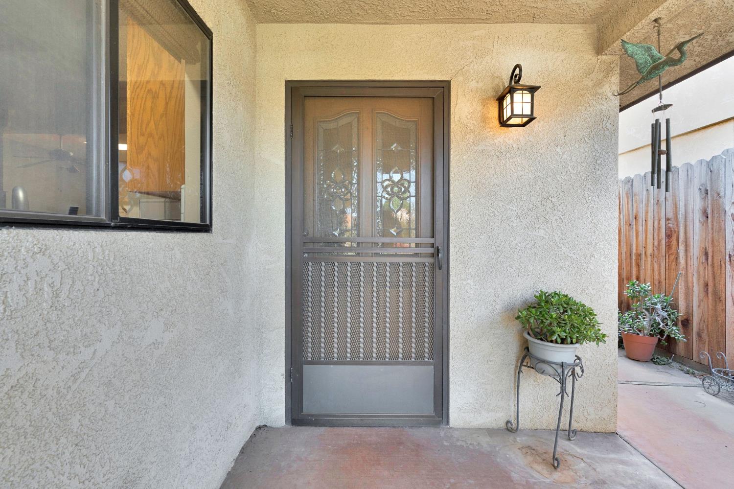 917 Valley Way Madera, CA 93637 - Photo 3 of 29