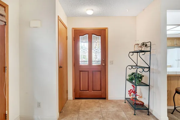 $329,900 | 917 Valley Way, Madera, CA 93637