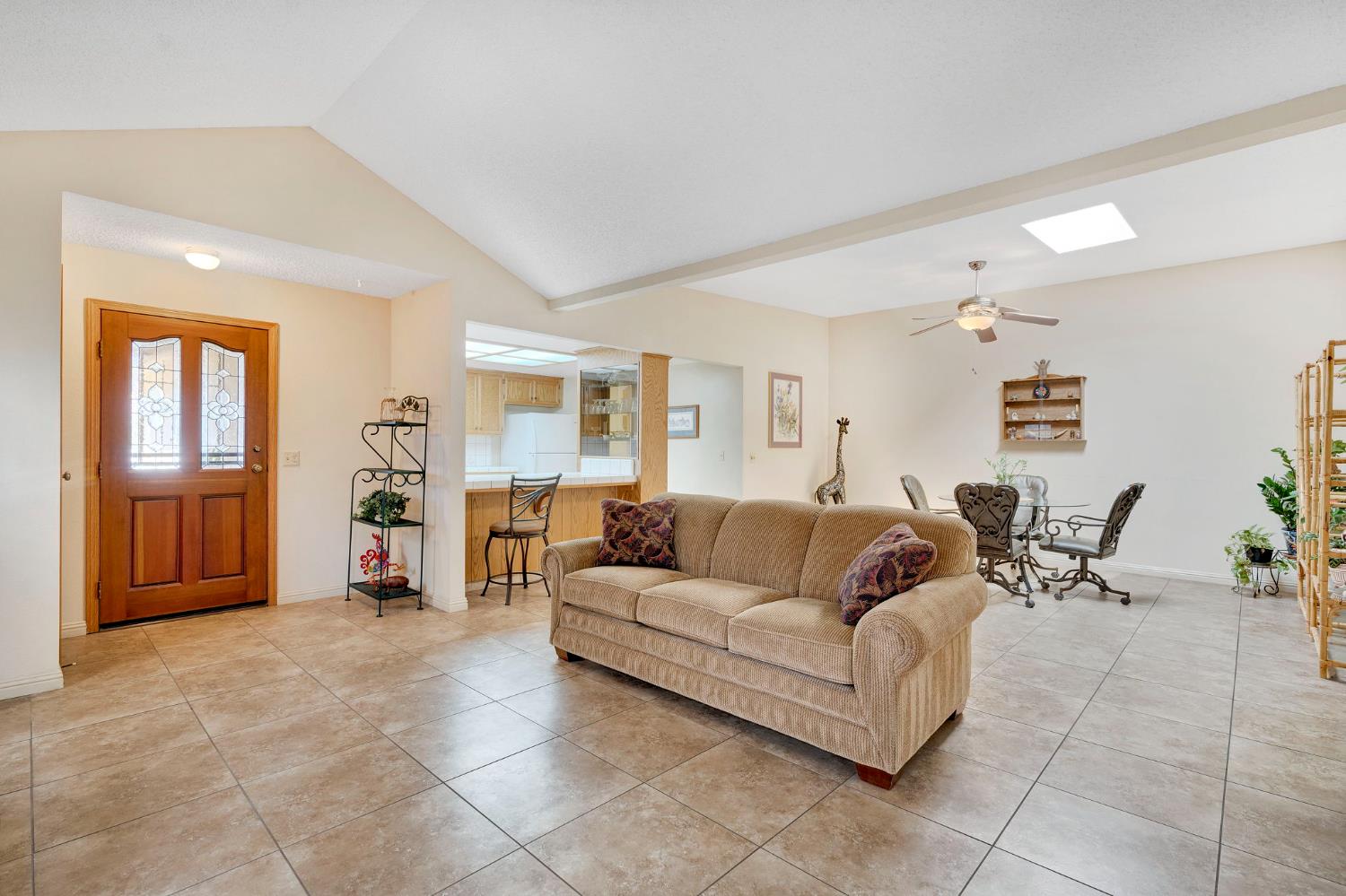 917 Valley Way Madera, CA 93637 - Photo 5 of 29