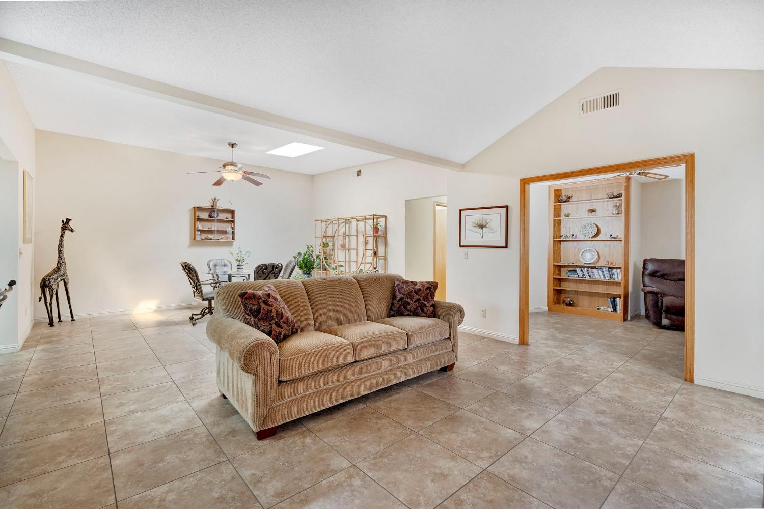 917 Valley Way Madera, CA 93637 - Photo 6 of 29