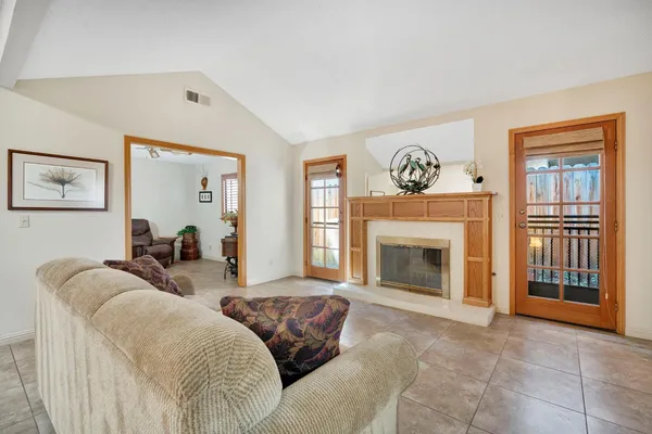 $329,900 | 917 Valley Way, Madera, CA 93637