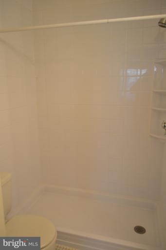 126 West Barre Street, Unit R Baltimore, MD 21201 - Photo 16 of 25 Bath (Master)