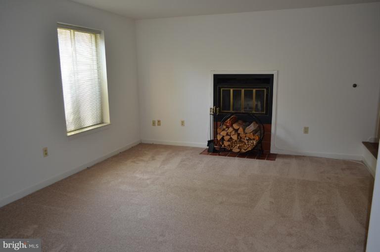 126 West Barre Street, Unit R Baltimore, MD 21201 - Photo 3 of 25 Living Room