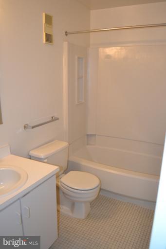 126 West Barre Street, Unit R Baltimore, MD 21201 - Photo 9 of 25 Bath