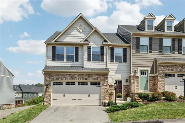 a view of house with a yard