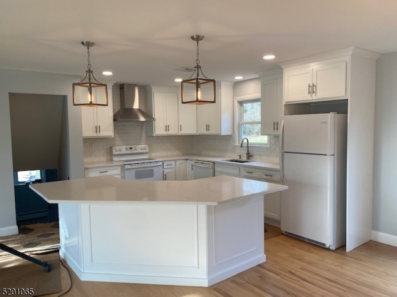 694 Foothill Road Bridgewater, NJ 08807 - Photo 3 of 31