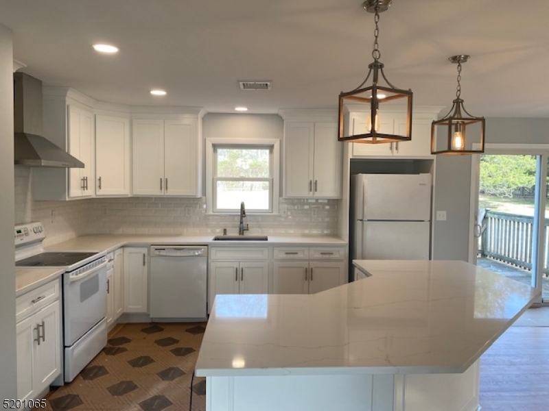 694 Foothill Road Bridgewater, NJ 08807 - Photo 4 of 31