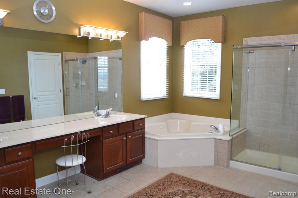 5719 Stonehaven Boulevard Rochester, MI 48306 - Photo 26 of 38 074.jpg