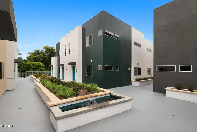 a house view with a outdoor space
