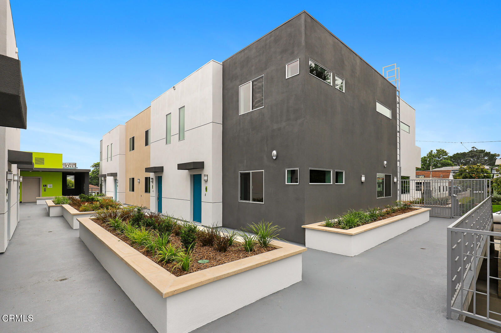 2000 Lake Avenue, Unit 9 Altadena, CA 91001 - Photo 6 of 19 a view of a couches in the patio with a small yard