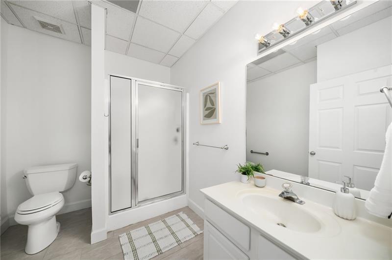 16218 Henderson Road Milton, GA 30004 - Photo 50 of 81 a bathroom with a sink toilet and vanity