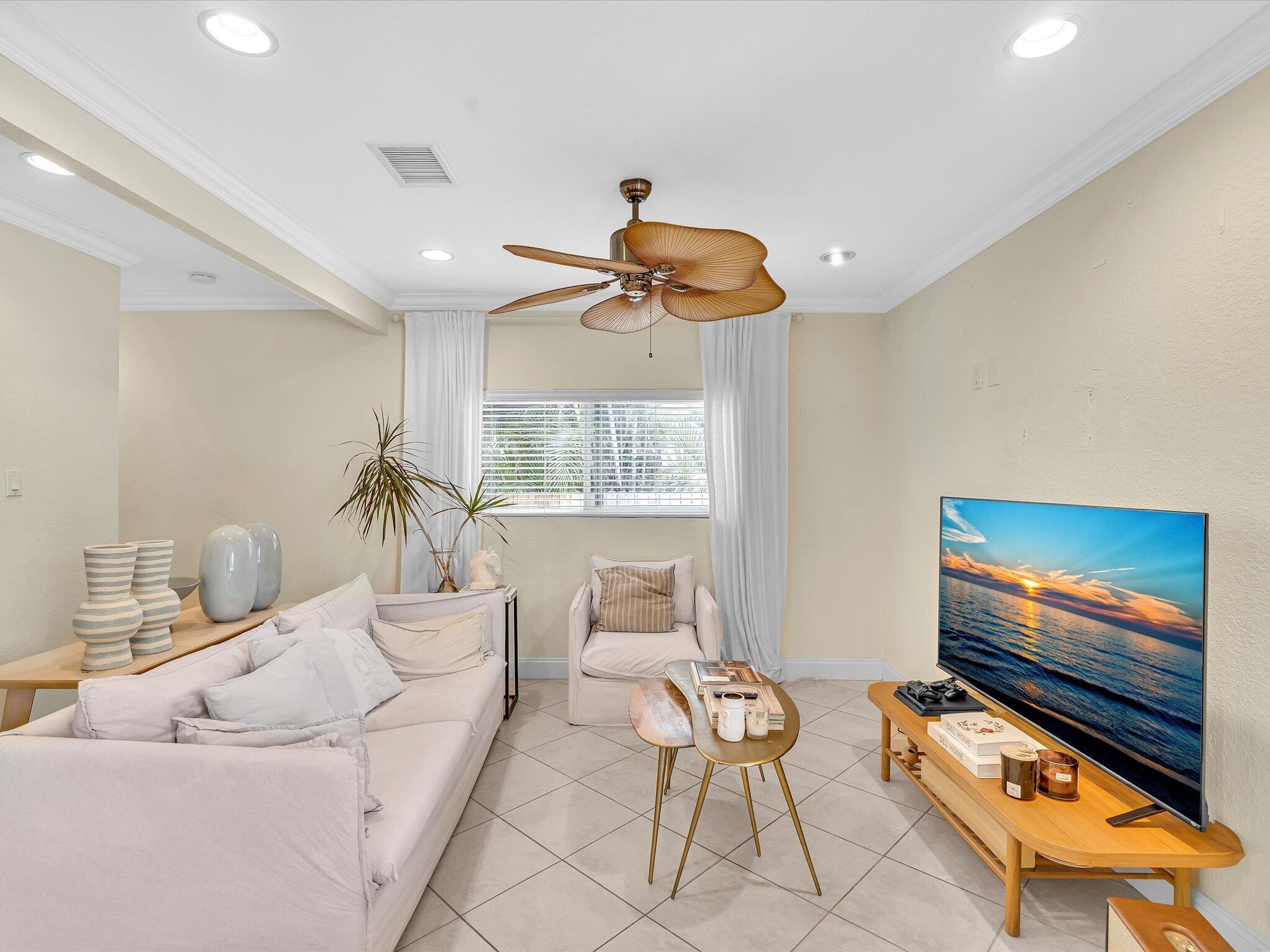 11 Forest Hills Lane Boca Raton, FL 33431 - Photo 19 of 59 Living Room