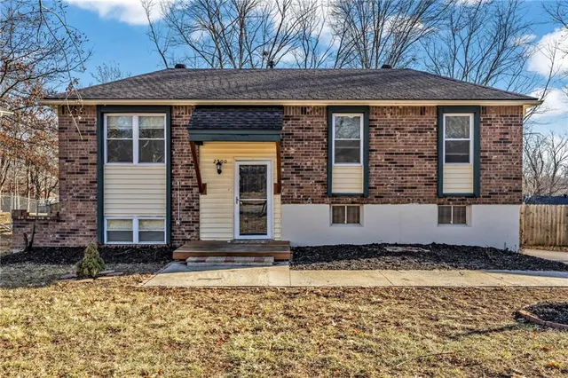 $255,000 | 2500 Northwest Salem Court, Blue Springs, MO 64015