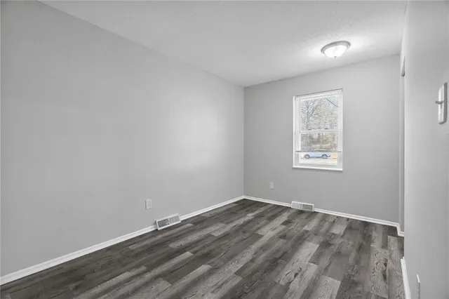 $255,000 | 2500 Northwest Salem Court, Blue Springs, MO 64015