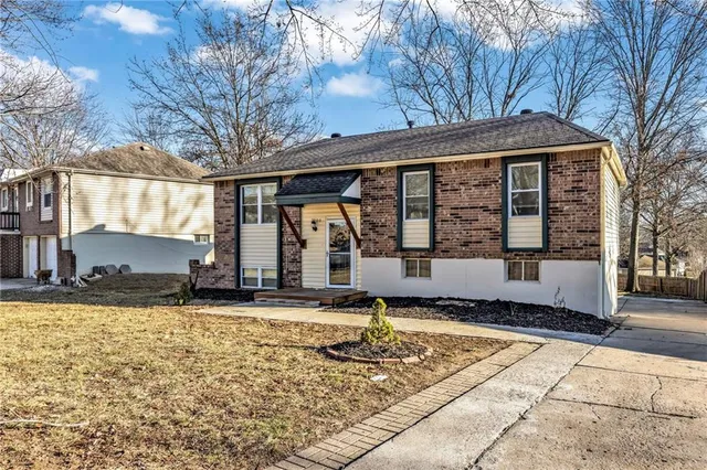 $255,000 | 2500 Northwest Salem Court, Blue Springs, MO 64015