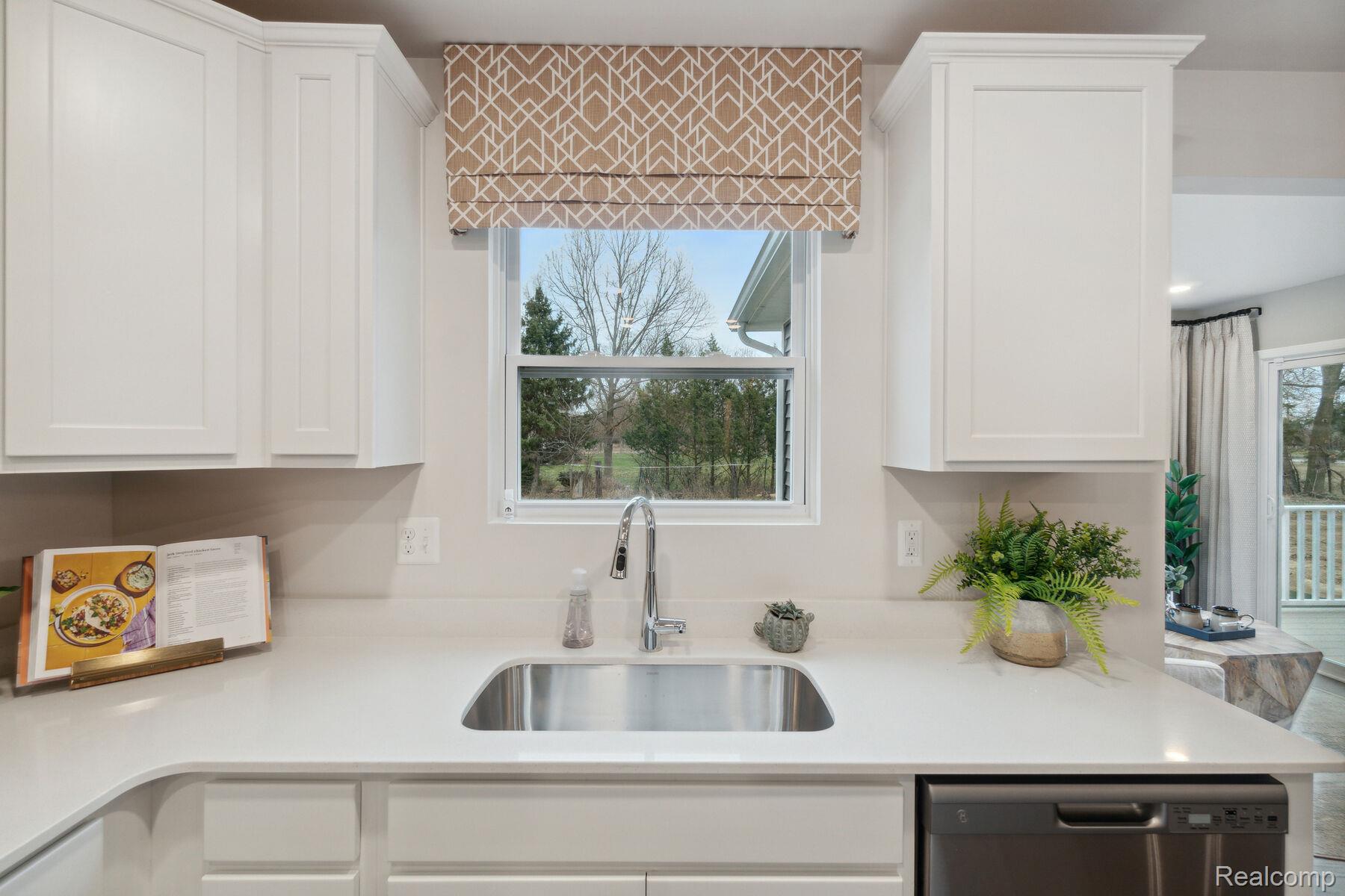 4124 Sedgeview Circle Howell, MI 48855 - Photo 7 of 22 06 Kitchen.jpg