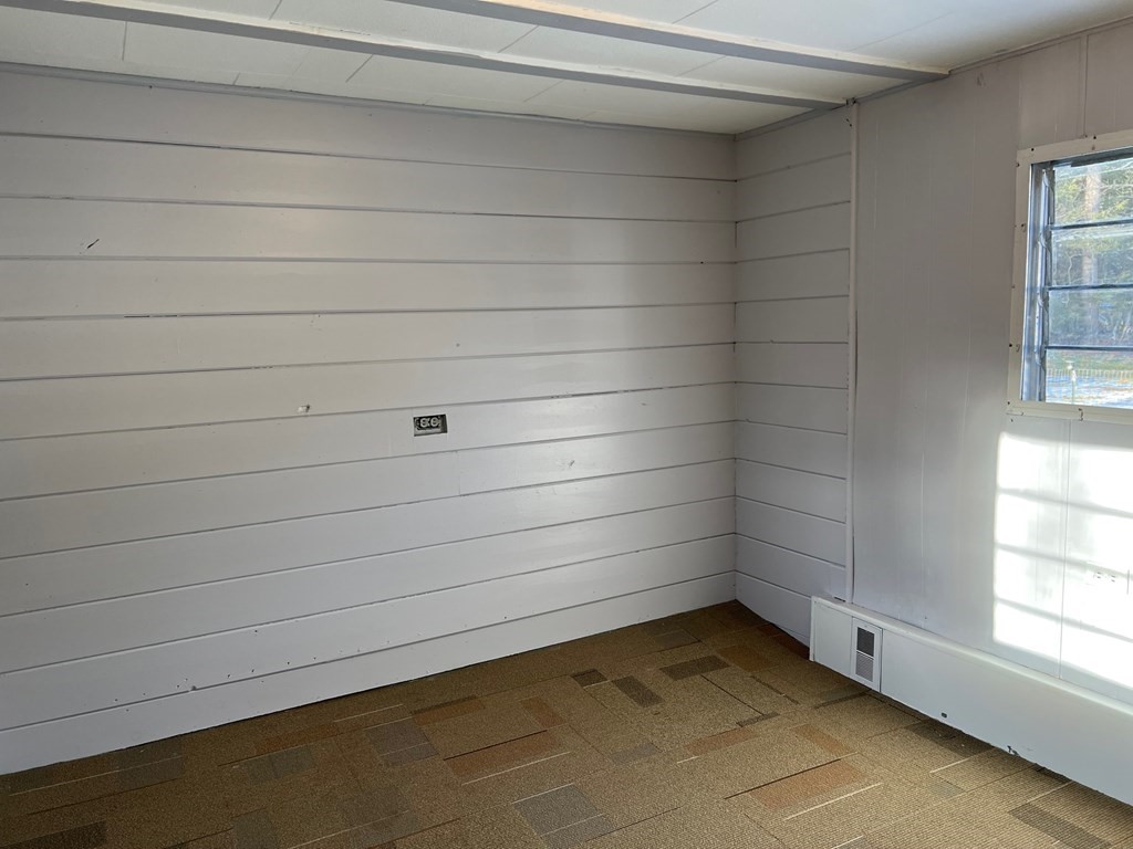 40 Acadia Road Gardner, MA 01440 - Photo 10 of 11 a view of a small space built with hardwood