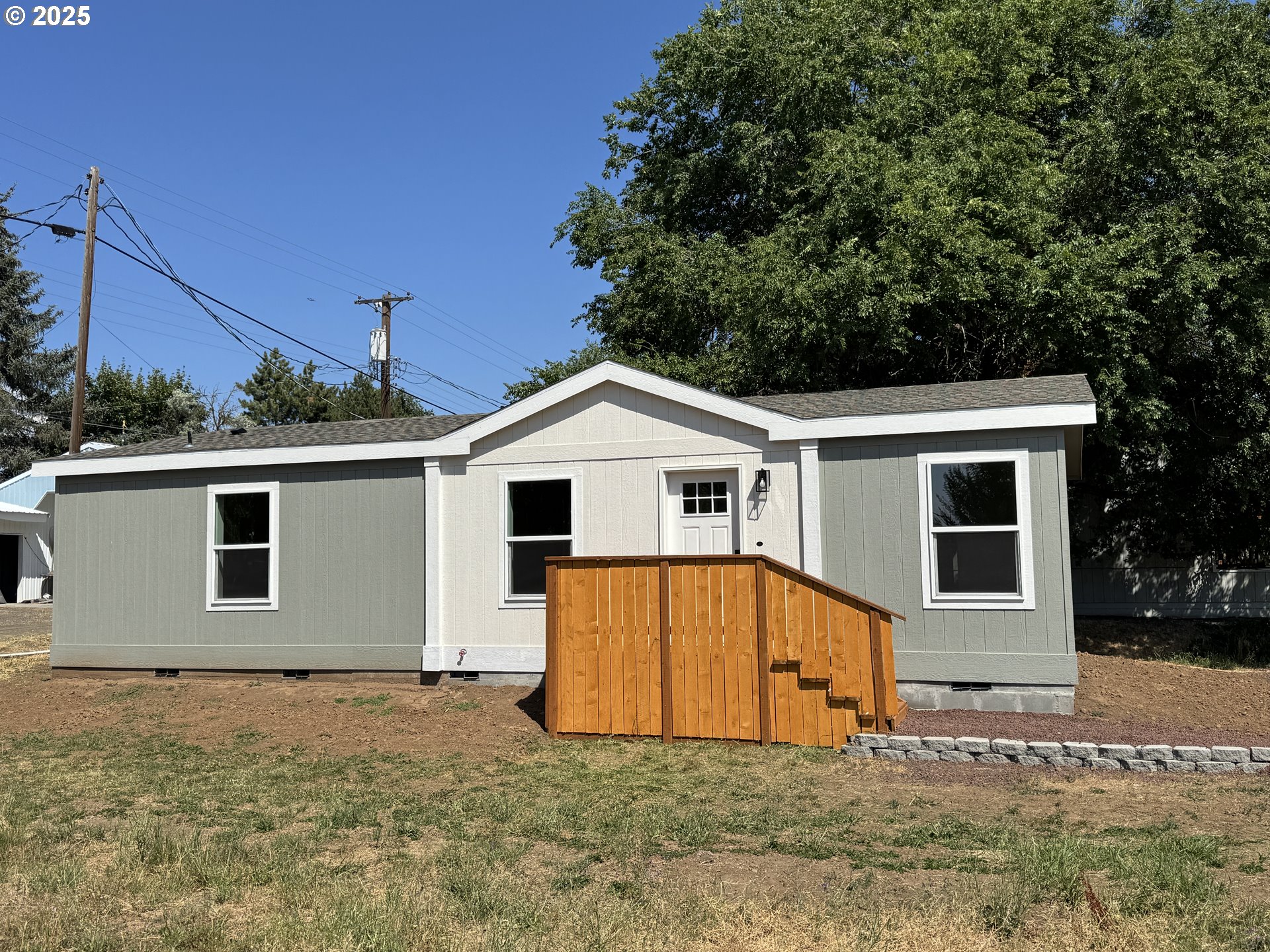 527 West Main Street Goldendale, WA 98620 - Photo 2 of 29 a view of a house with a yard