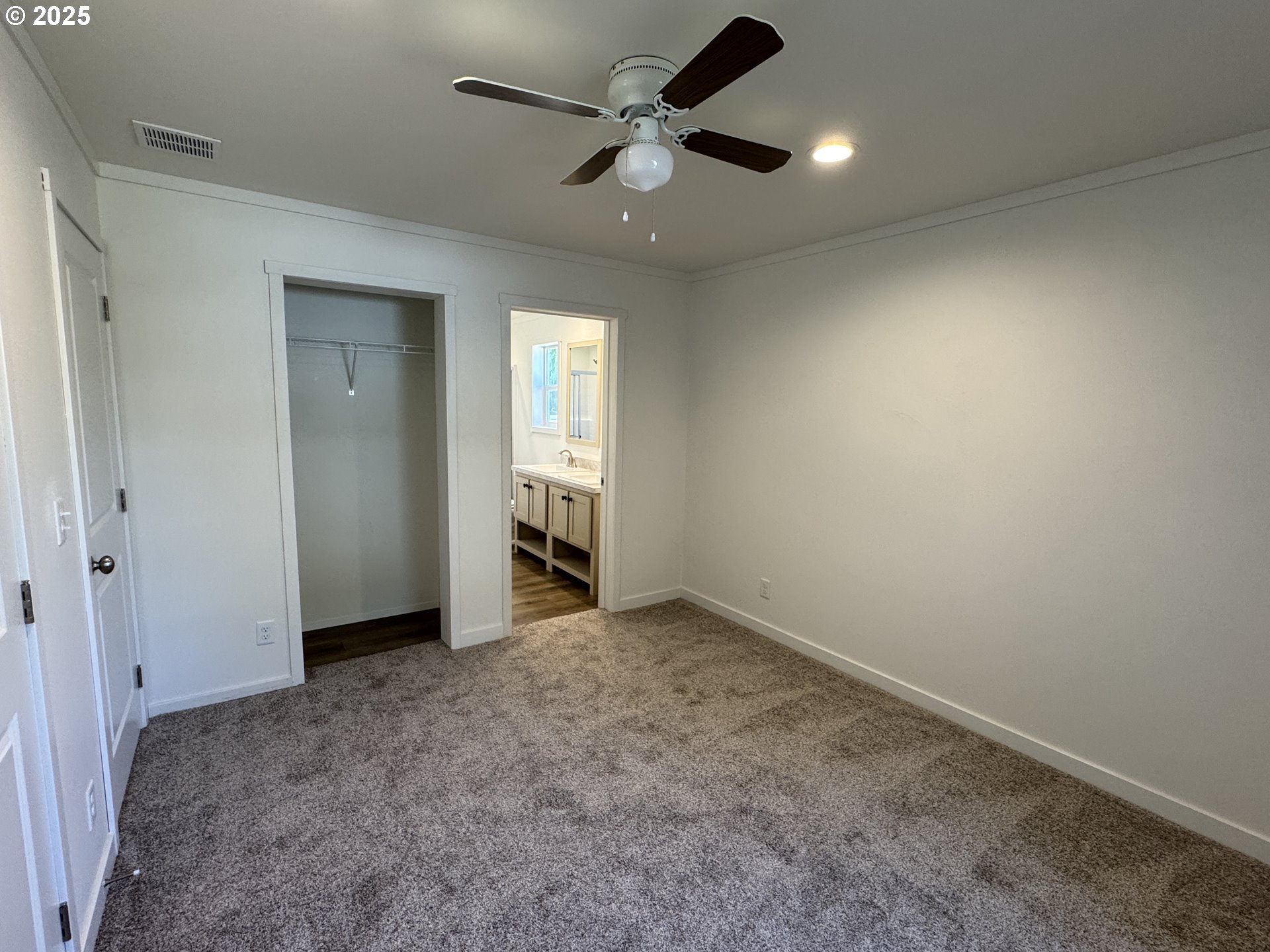 527 West Main Street Goldendale, WA 98620 - Photo 26 of 29 an empty room with closet and a ceiling fan