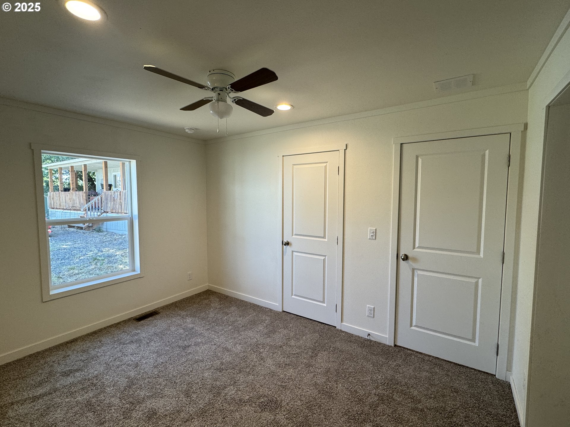 527 West Main Street Goldendale, WA 98620 - Photo 27 of 29 an empty room with windows and fan