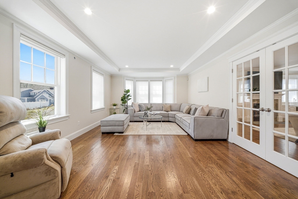 35 Marshall Road Wellesley, MA 02482 - Photo 5 of 42