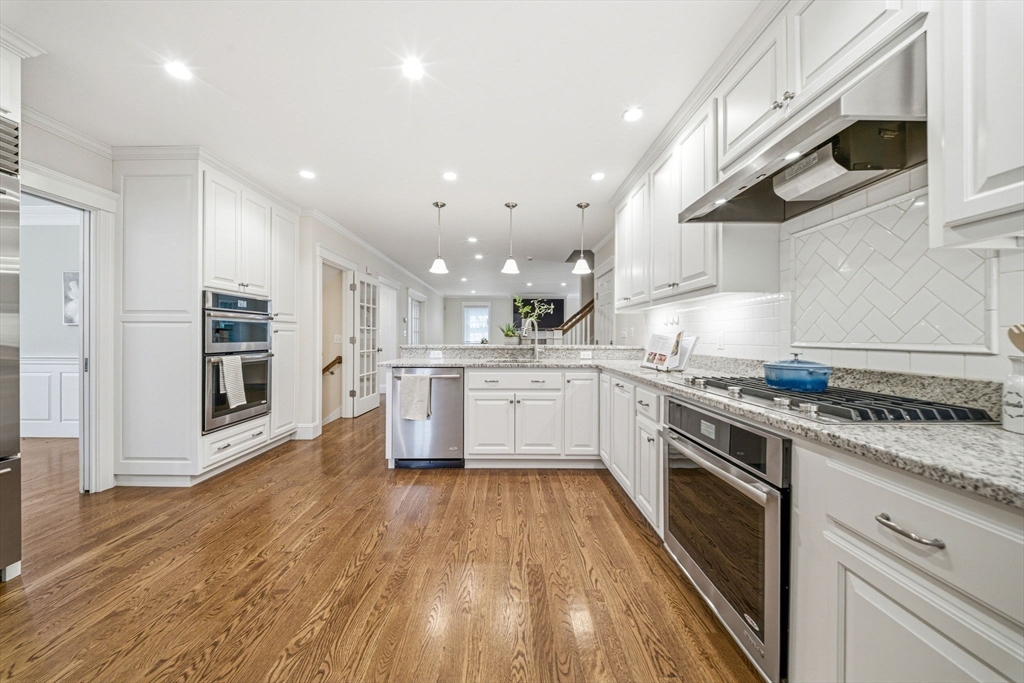 35 Marshall Road Wellesley, MA 02482 - Photo 7 of 42