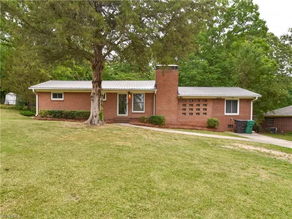 $1,800 | 515 Manor Drive, High Point, NC 27260