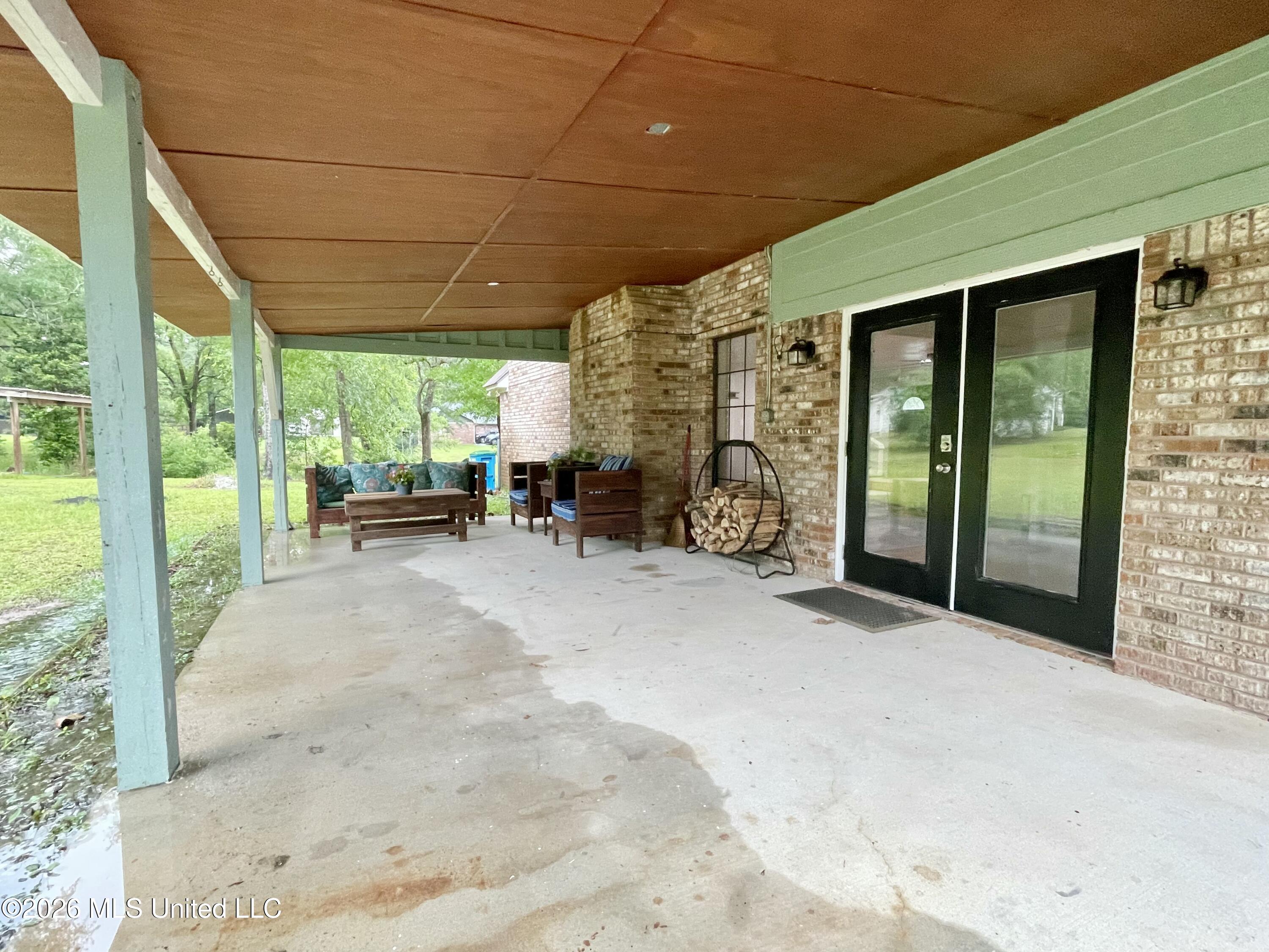 7321 Caraway Road Moss Point, MS 39562 - Photo 22 of 27 back patio