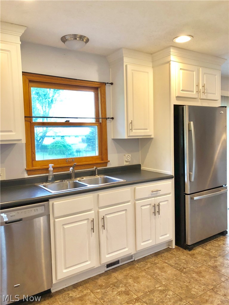 6902 Rolling Ridge Road Northeast Canton, OH 44721 - Photo 6 of 19 Gallery Image 6