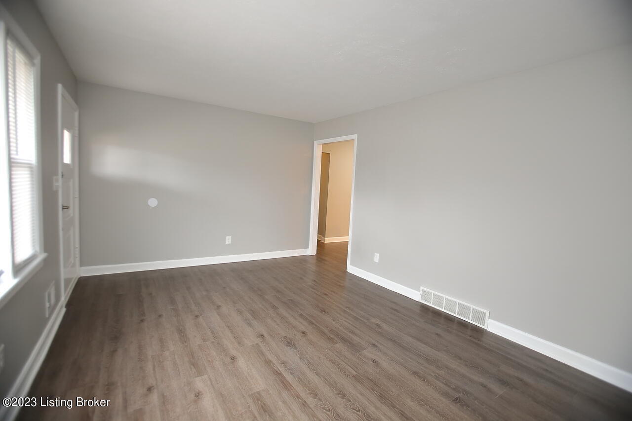 3454 Fern Lea Road Louisville, KY 40216 - Photo 10 of 56 Living Room