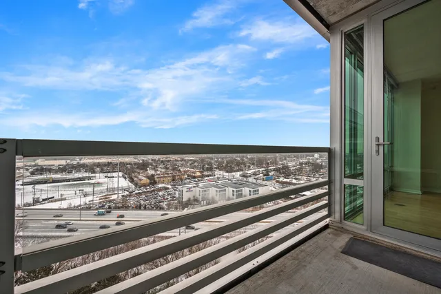 $3,150 | 9655 Woods Drive, Unit 1809, Skokie, IL 60077